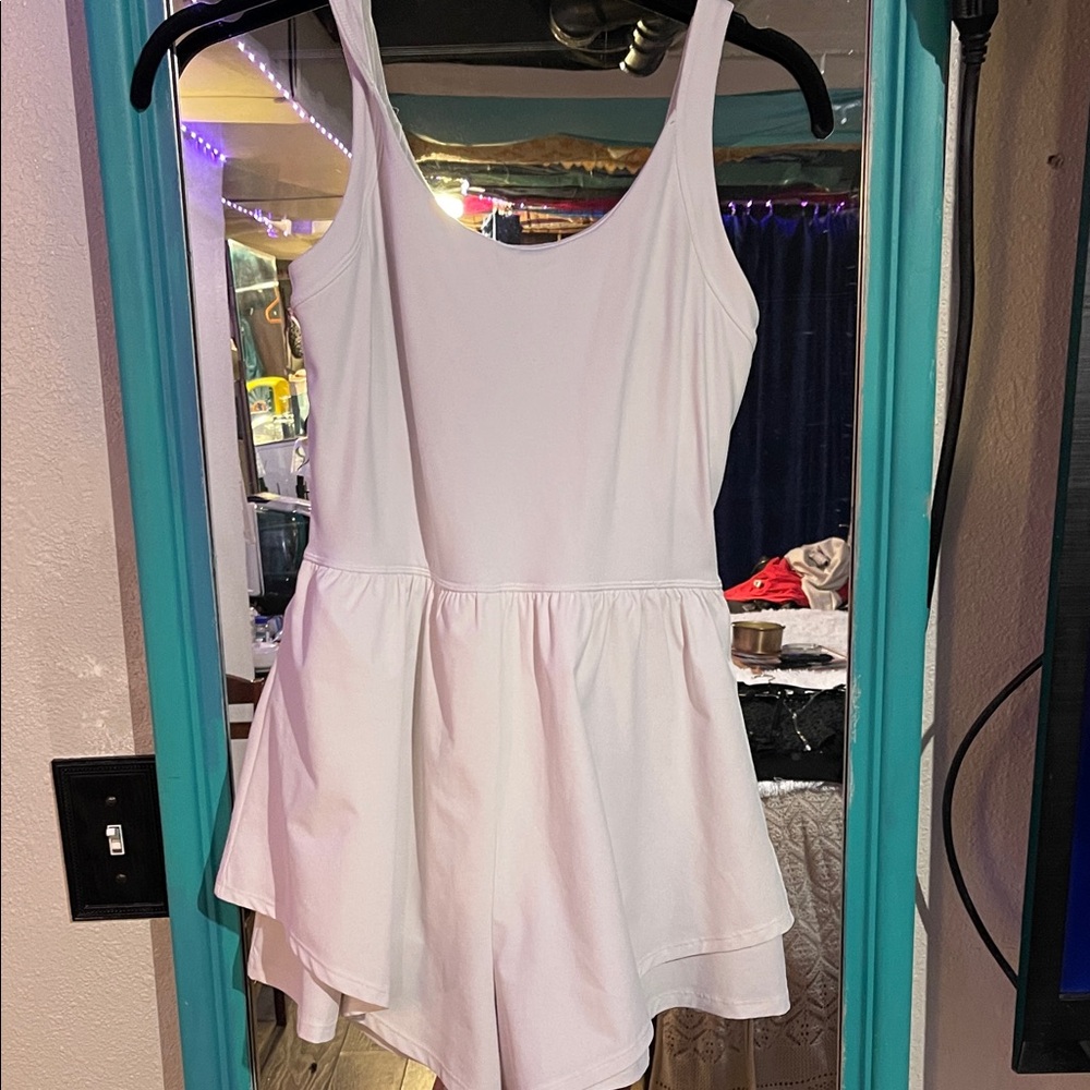 Chic White Sleeveless Bodysuit